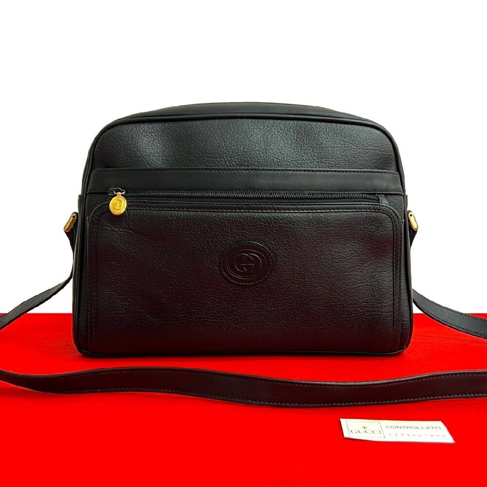GUCCI GG embossed leather shoulder bag Clutch black